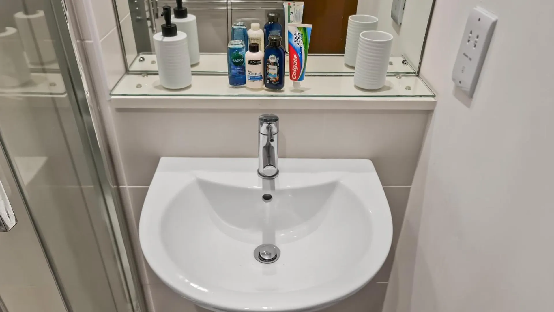 게스트하우스 River View Ensuite Private Room In Shared Apartment 벨파스트 영국