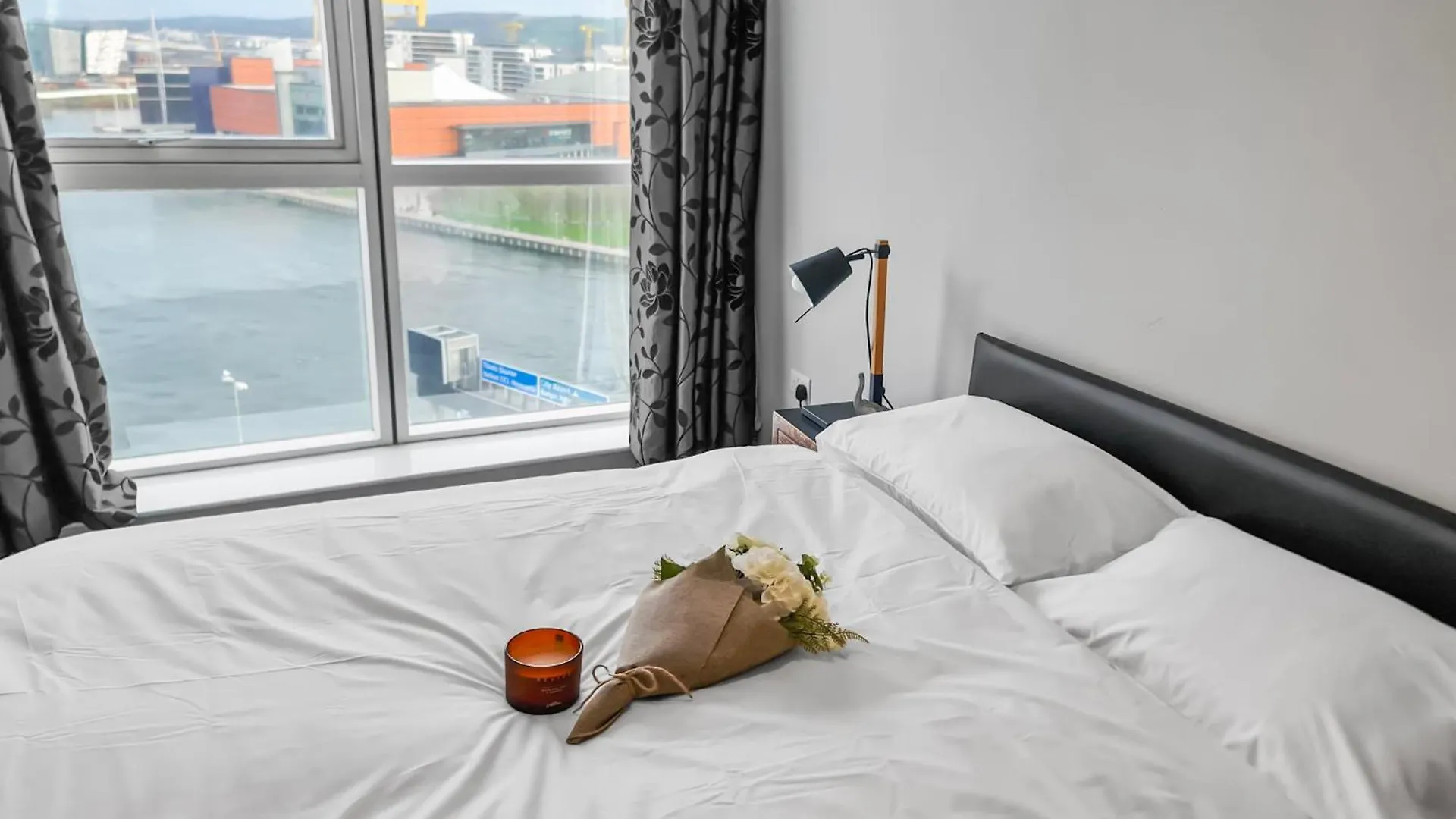 게스트하우스 River View Ensuite Private Room In Shared Apartment 벨파스트