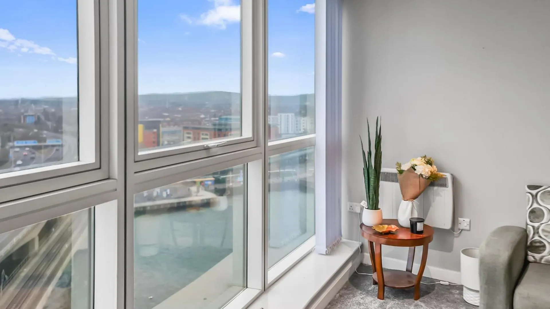게스트하우스 River View Ensuite Private Room In Shared Apartment 벨파스트